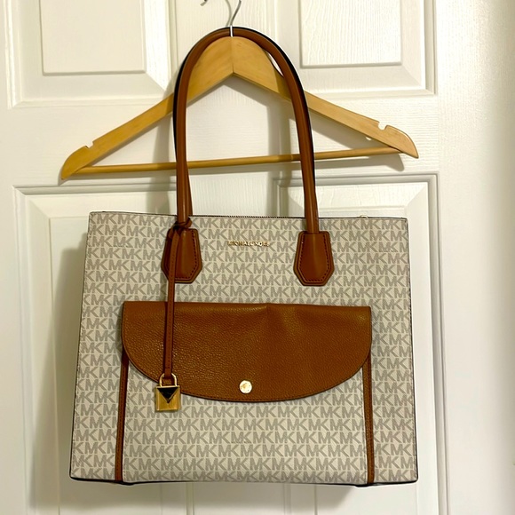 Michael Kors Handbags - Michael Kors Tan and Cream Tote Bag